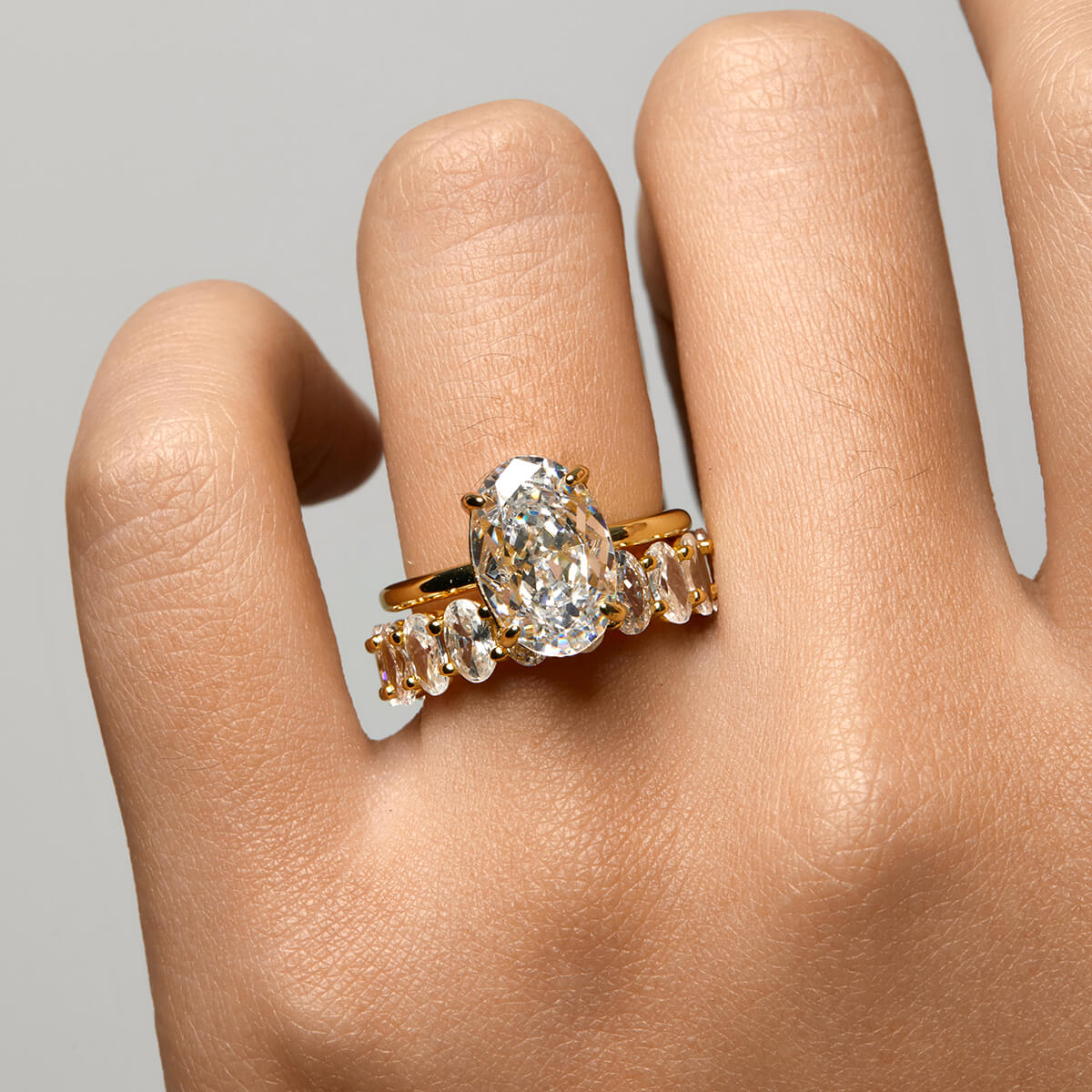 Ring mit großen Diamant-Steinen