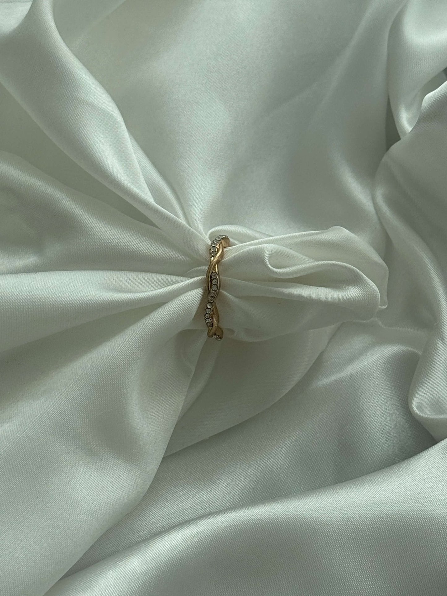 Twist Elegance Ring